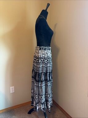 Bohemian Black and White Printed Maxi Skirt with Elastic Waistband